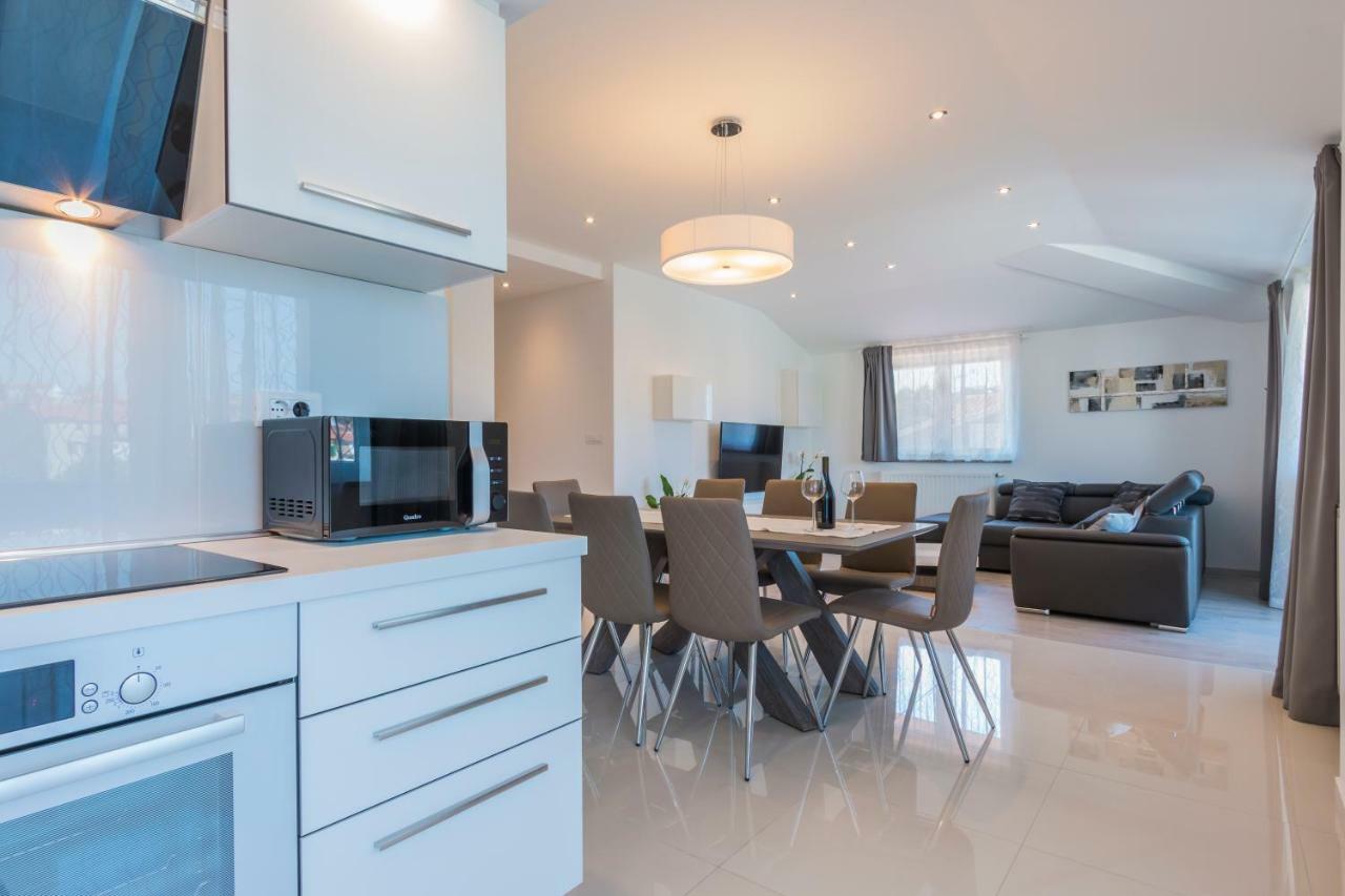 מדולין Apartments Igor מראה חיצוני תמונה